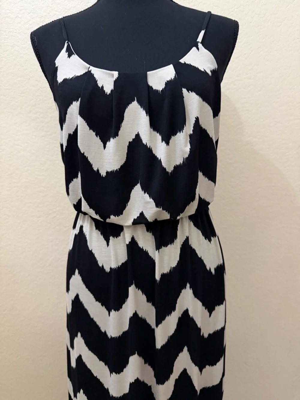 Women’s Black and Cream Zigzag Maxi Dress - Sleeveless